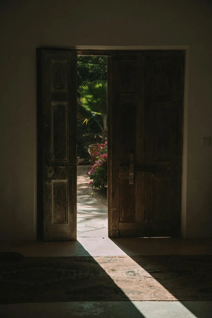 A threshold of light; Ibú