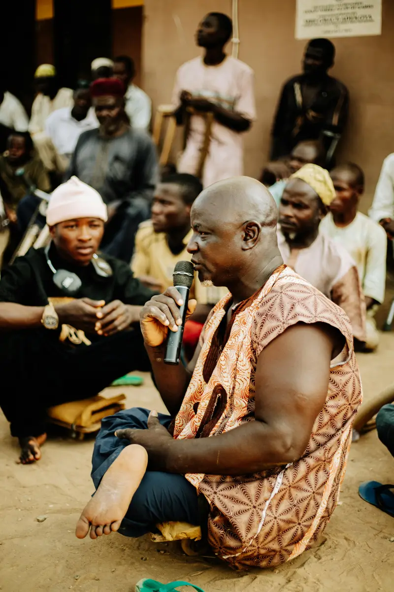 A Bokonon speaking the Du